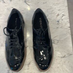 vionic shoes size 7.5 USA